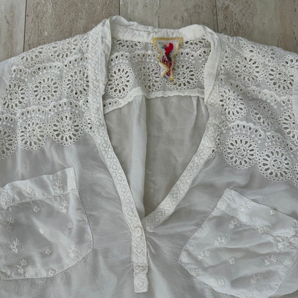 Johnny Was White Embroidered‎ Floral Eyelet Boho Sheer V Neck Blouse Top Size M - Picture 2 of 11